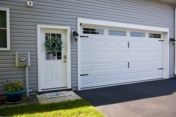 24/7 Emergency Garage Door Panel Replacement experts in Middlebush, NJ